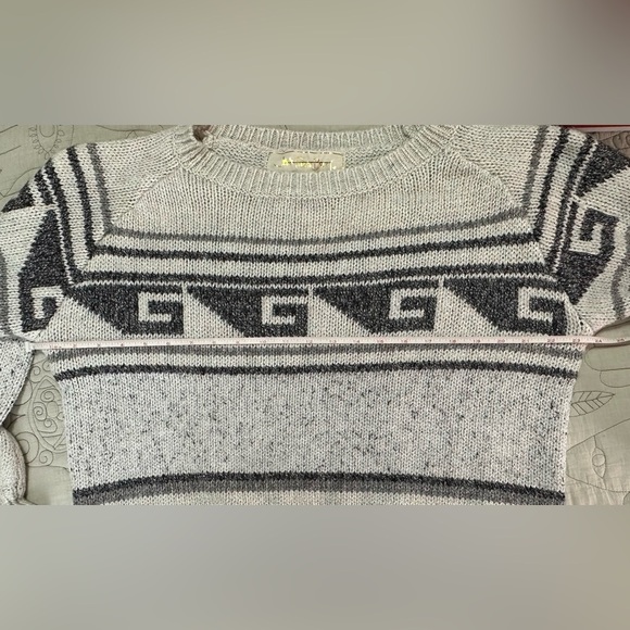 NEW Jen’s Pirate Beauty Dali Sweater 100% Polyester cream black gray pink - Picture 9 of 11